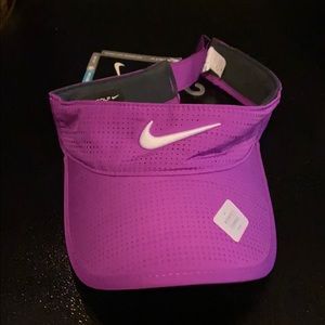 NWT Nike Golf visor